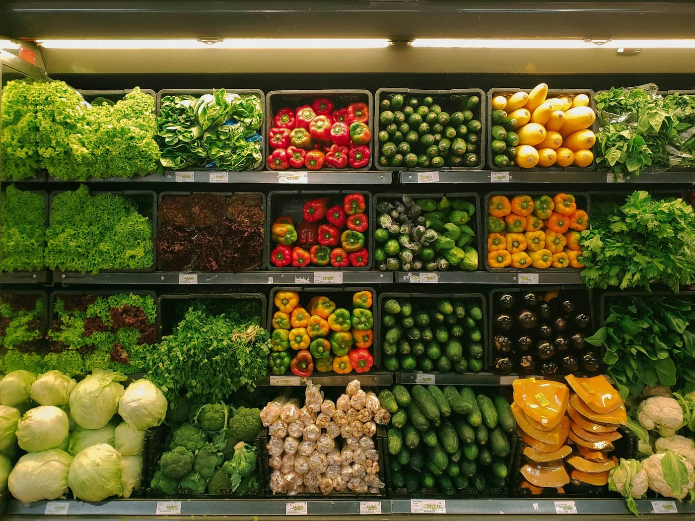 Fresh groceries delivered by AVIKA